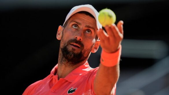 Djokovic Battles Past Muller to Reach Wimbledon Second Round