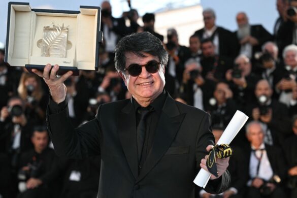 Cannes Winner Jafar Panahi Celebrated in Tehran